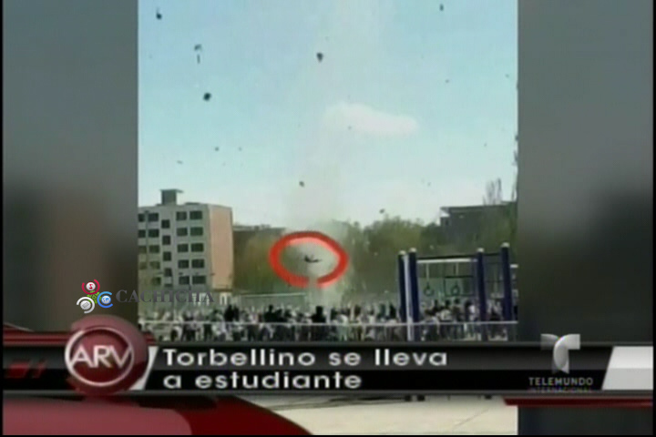 Momento En Que Torbellino Se Lleva Un Niño