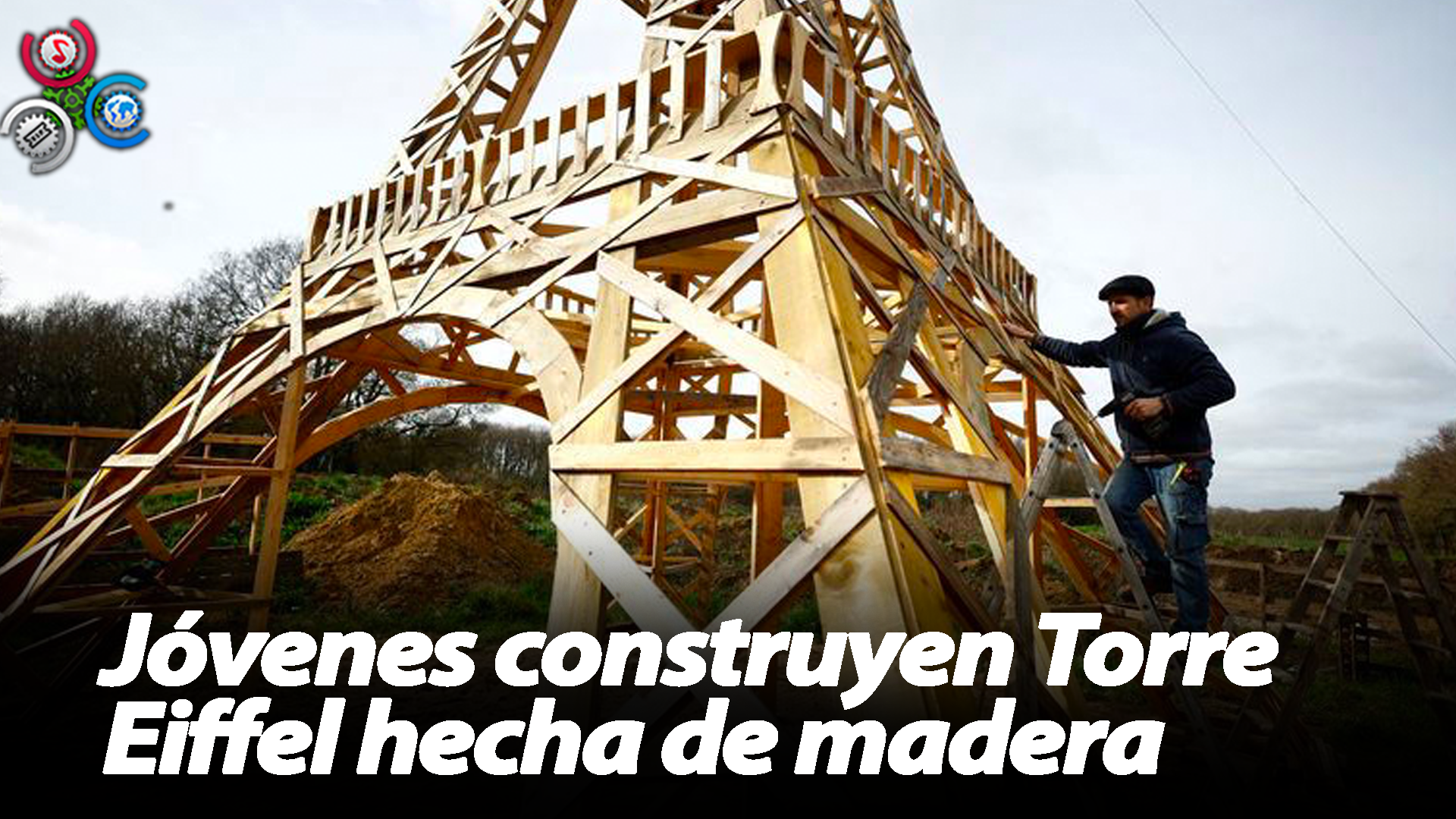 Construyen Réplica De La Torre Eiffel Con Madera Reciclada