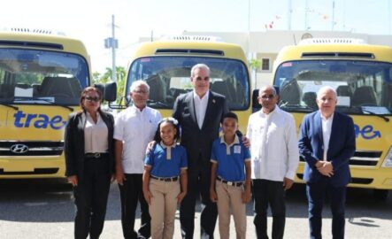 Abinader Dejó Inaugurado Programa Transporte Escolar GSD