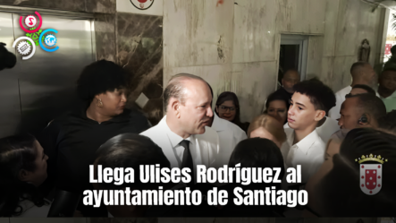 Llegada Ulises Rodriguez Al Ayuntamiento De Santiago Para La Toma De Posesión
