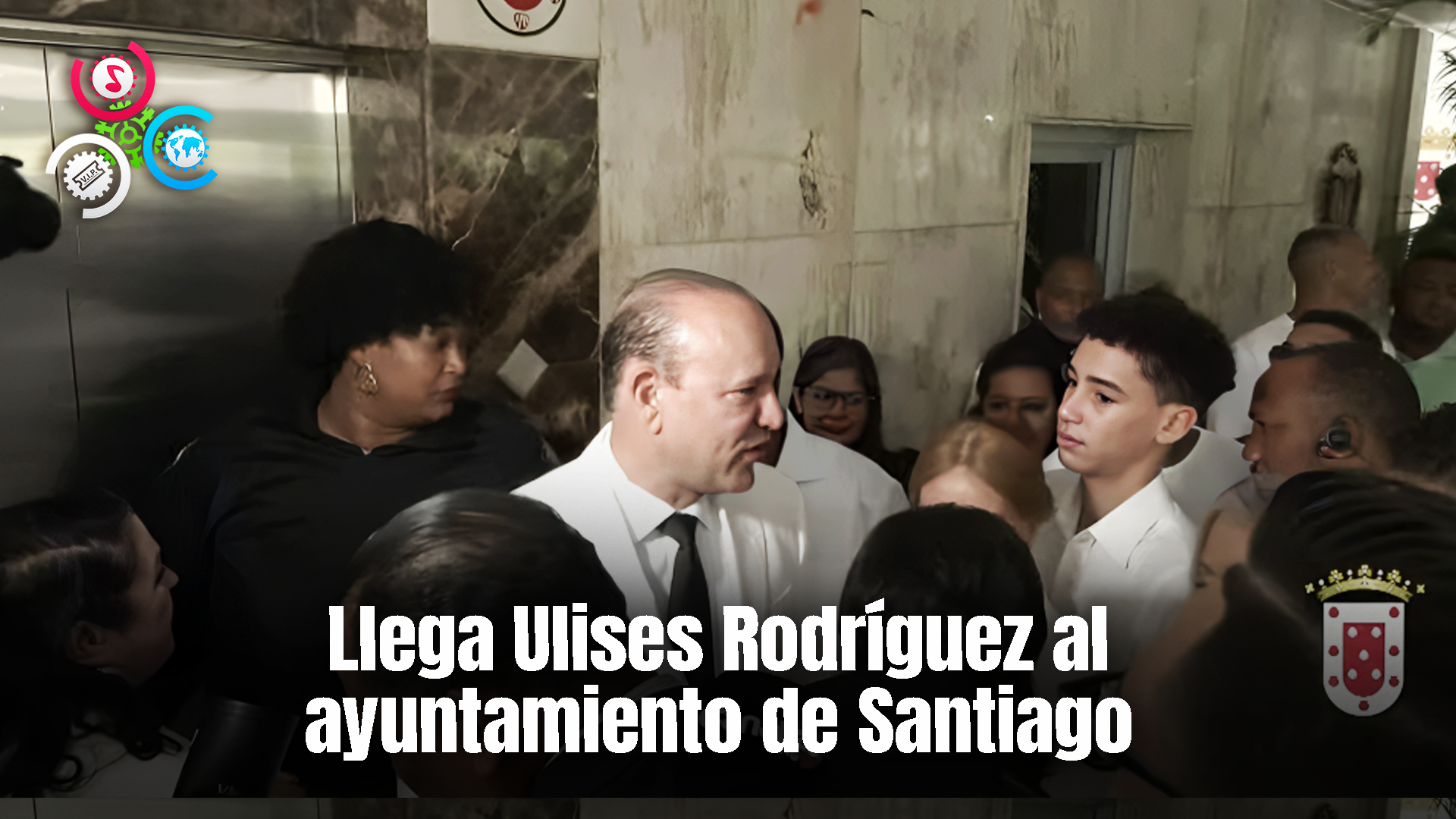 Llegada Ulises Rodriguez Al Ayuntamiento De Santiago Para La Toma De Posesión