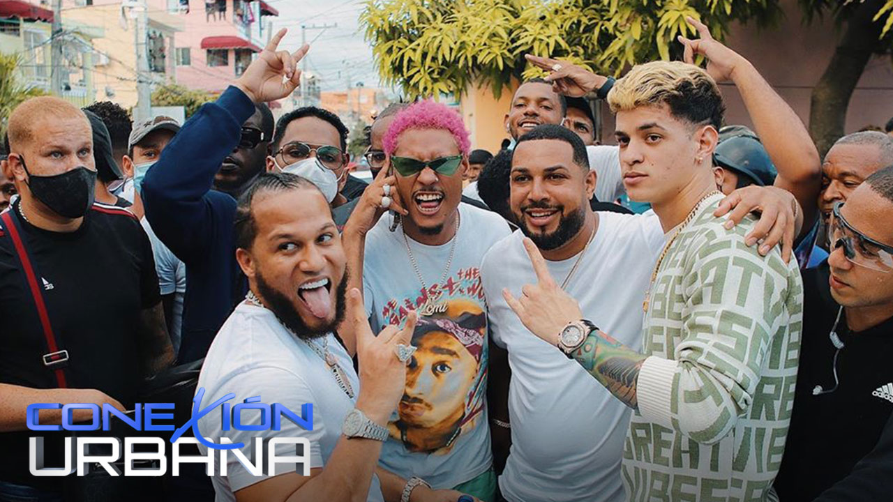 La Gran Irresponsabilidad En La Caravana De Los Urbanos Todos Sin Mascarillas