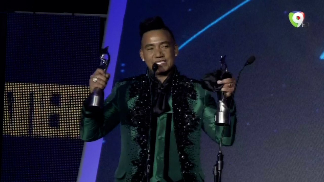 Elvis Martínez Gana Premio A Bachatero Del Año En Premio Soberano 2021