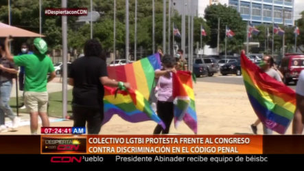 Comunidad LGTBI En Protesta Frente Al Congreso Contra La Discriminación En El Nuevo Código Penal