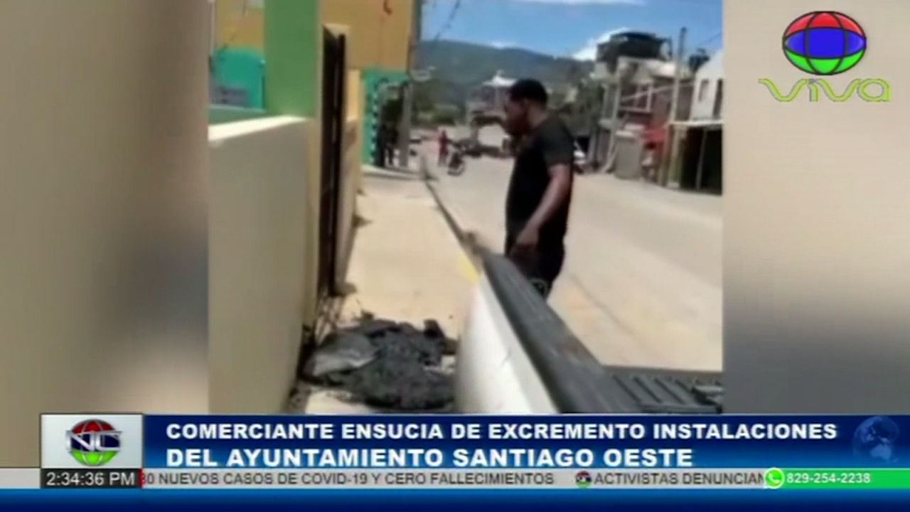Joven Comerciante De Santiago Oeste Ensucia De Excremento Ayuntamiento De La Zona