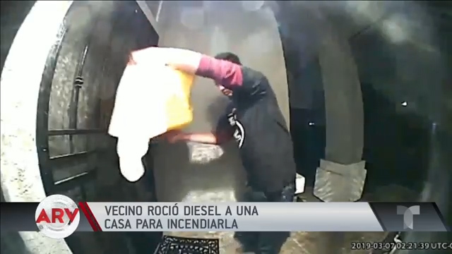 En California Un Hombre Con Aparentes Problemas Mentales Intentó Quemar Una Casa Con Todas Las Personas Dentro