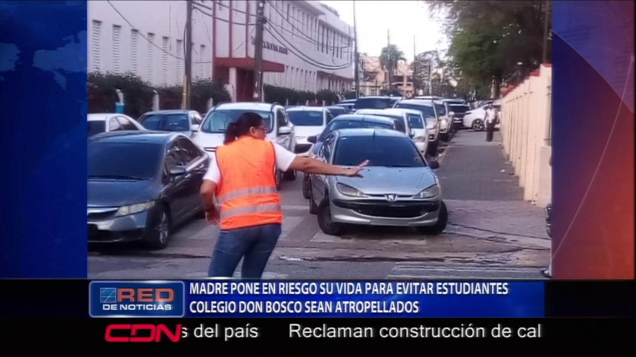 Viral Madre Pone En Riesgo Su Vida Para Evitar Estudiantes Colegio Don Bosco Sean Atropellados