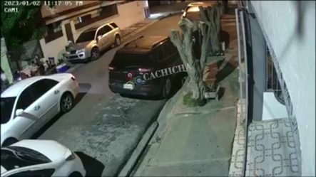 “Se Salvaron”: Ciudadano Le Cae a Tiros A Delincuentes Mientras Atracaban Un Grupo De Personas 