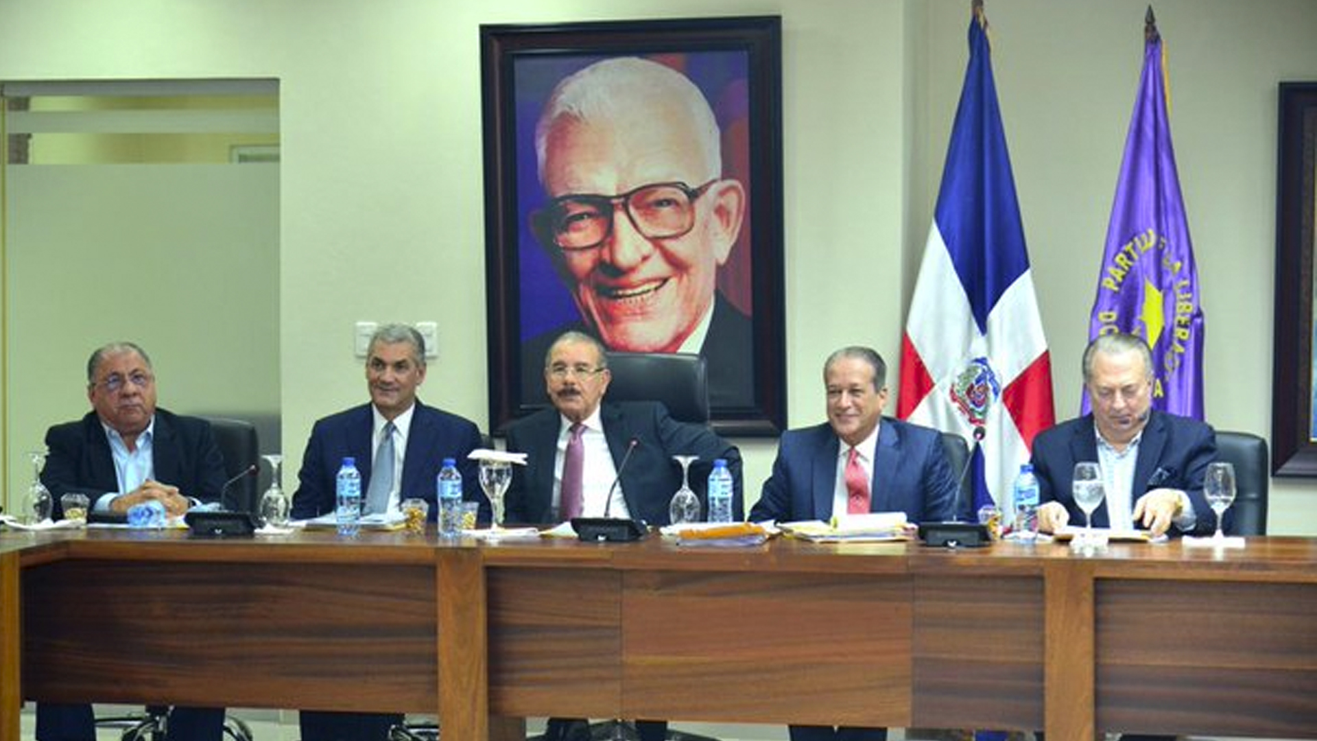 ¿Qué Le Importa A Usted O A Mi Que El Comité Político Del PLD Se Reúna Hoy?