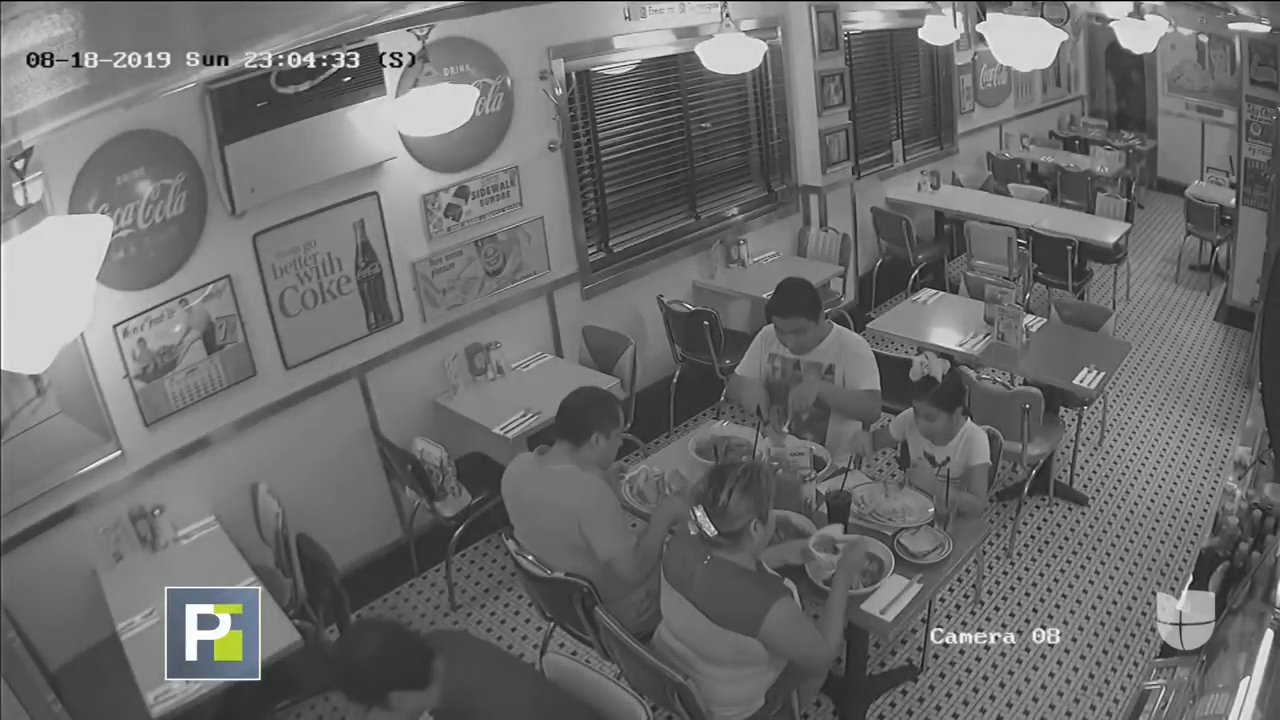 El Momento En Que El Dueño De Un Restaurante Intenta Salvar Una Niña Que Está Asfixiándose