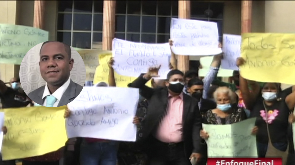 Grupo De Personas Reclaman Libertad De Exfuncionario De Aduanas Acusado De Violación Sexual En Santiago