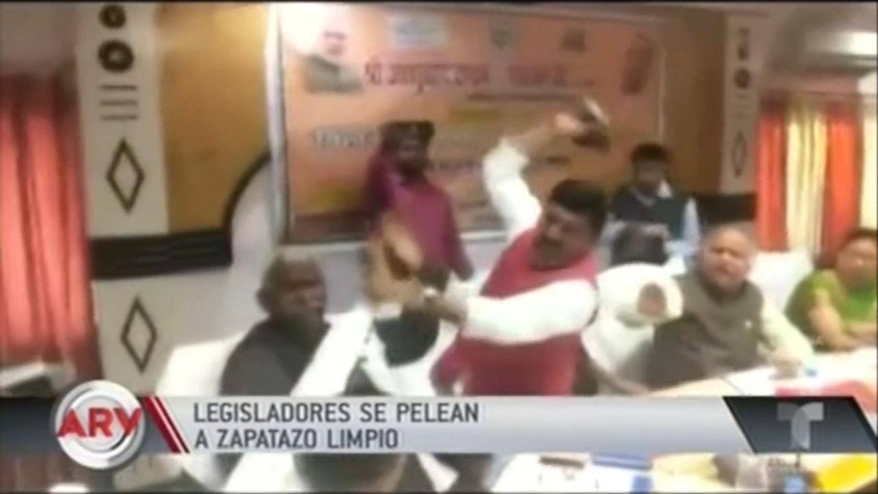 Legisladores En La India Se Pelean A Zapatazos Limpios